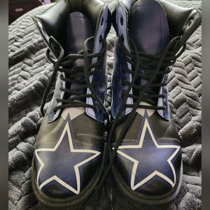 Dallas cowboys boots.